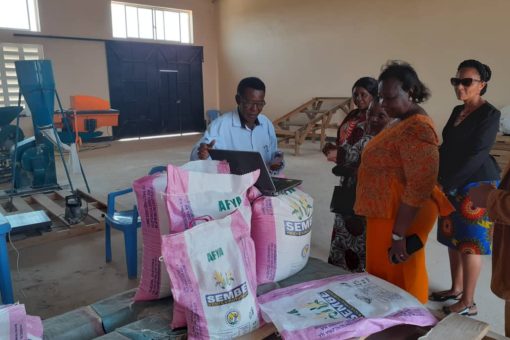 Dr Kihwele demonstrates how he teaches his customers about the benefits of fortification and brings fortified flour to local families