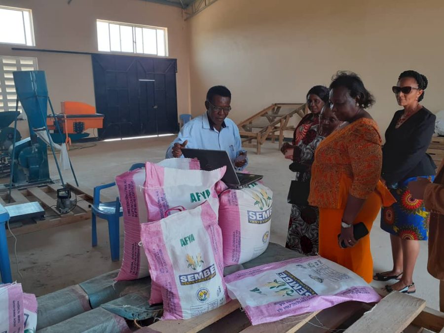 Dr Kihwele demonstrates how he teaches his customers about the benefits of fortification and brings fortified flour to local families